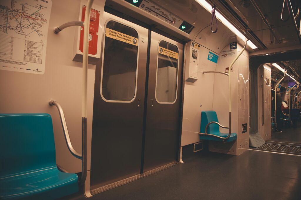 태그리스 관련 지하철 이미지